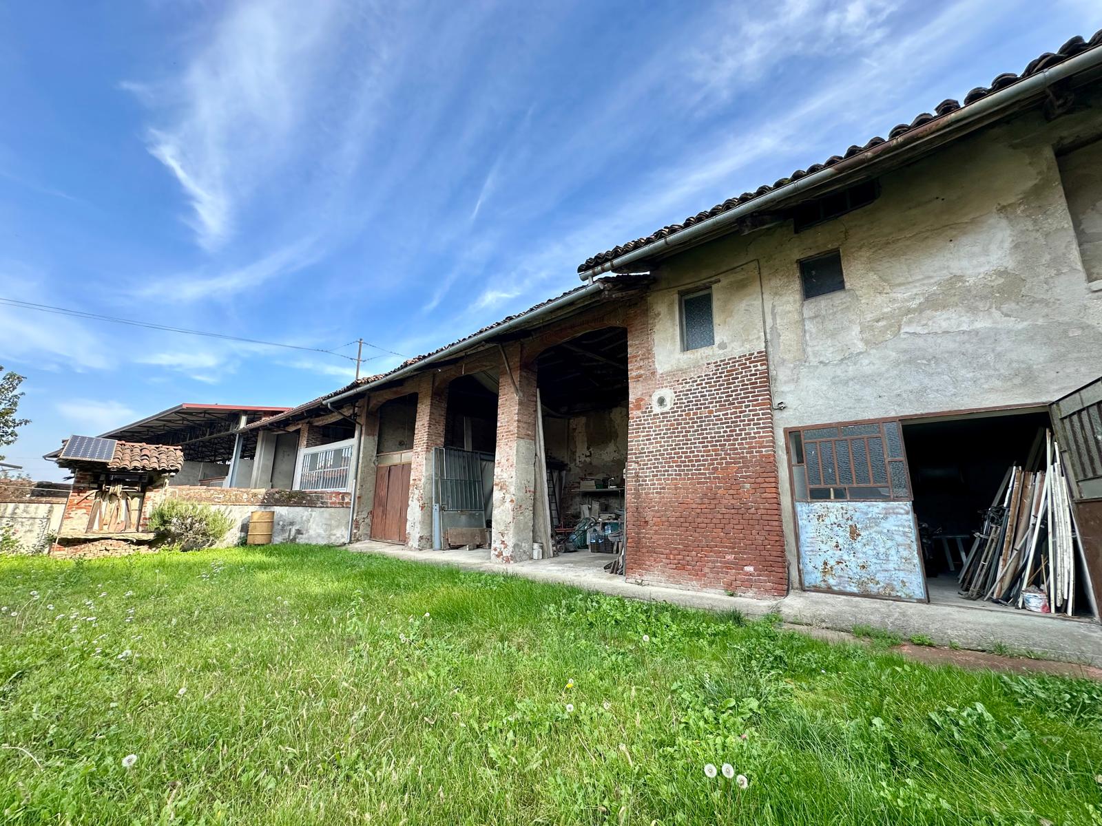 Rustico plurifamiliare con giardino privato miniatura 4