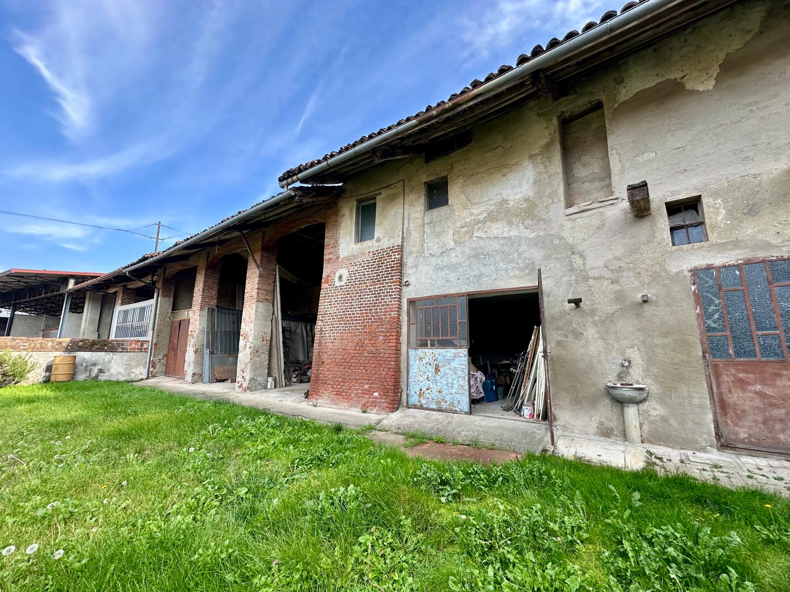 Rustico plurifamiliare con giardino privato miniatura 2