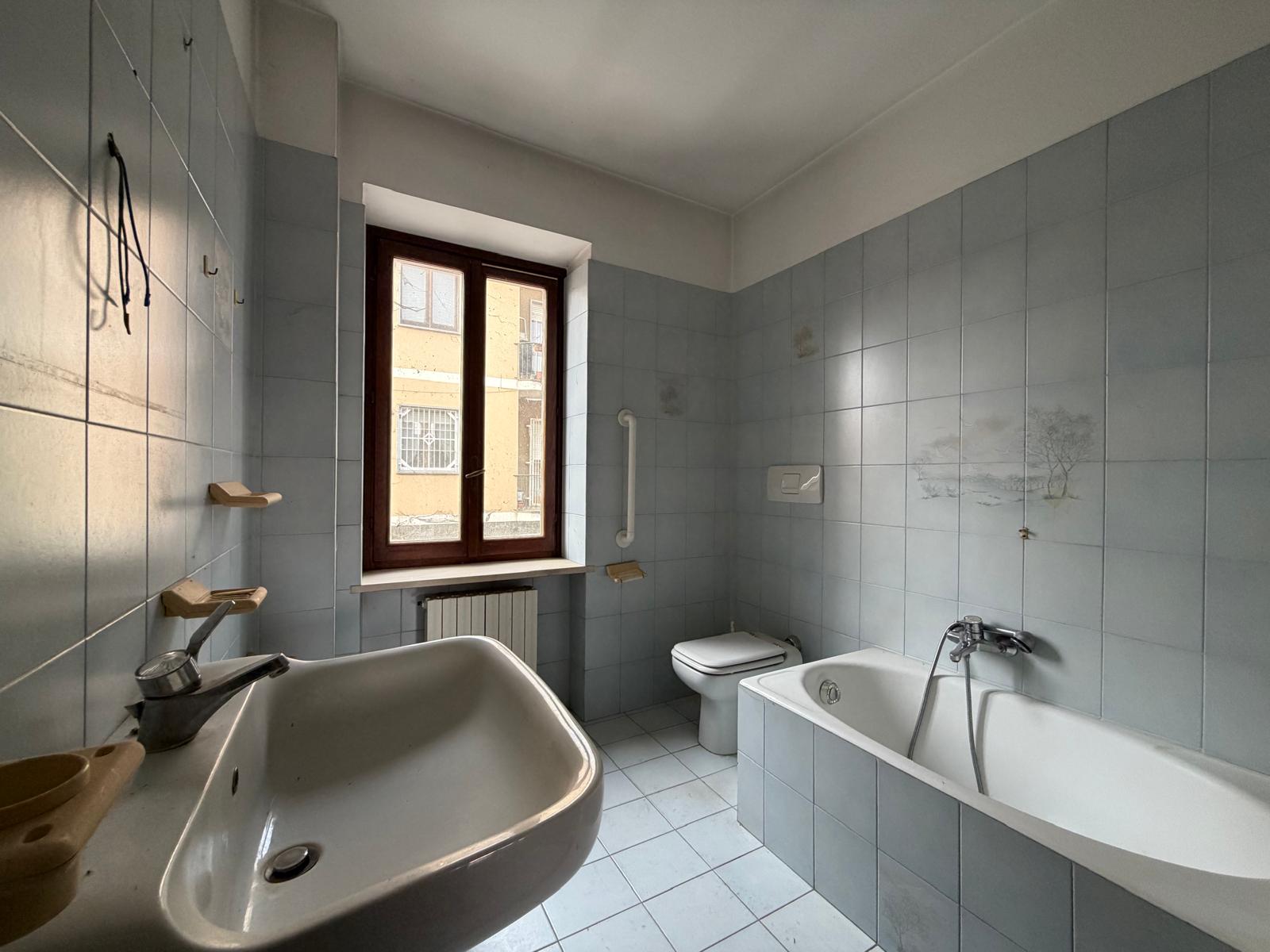 5 Locali Autonomo con terrazzino miniatura 9